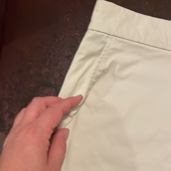 Perfect Khaki Shorts - Picture 4 of 7